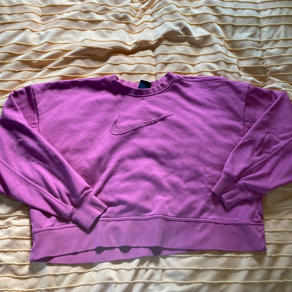 Nike cropped boxy logo crew neck